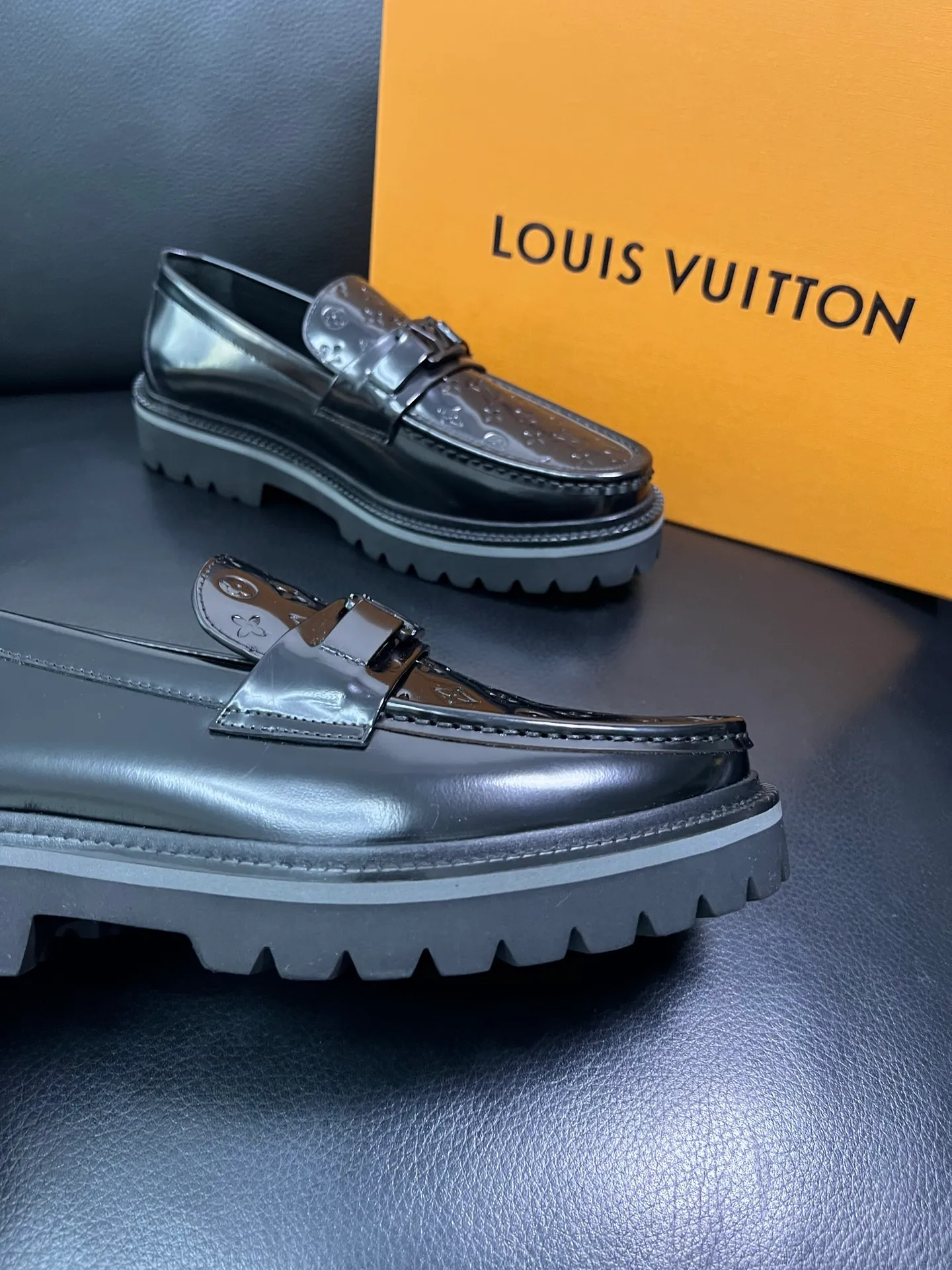 Men's shoes 💰780 Lv top purchasing Louis Vuitton leather shoes counter synchronization, uppers imported from Italy, imported water-dyed cowhide lining, soles: original soles specially provided by the original factory, original factory follow-up goods, high quality, welcome to compare, code number 38-44 (customized 45) 85842